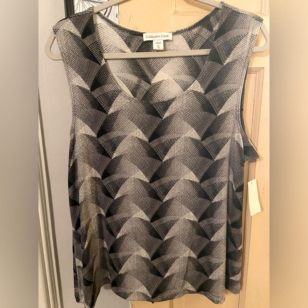 Black and white pattern tank